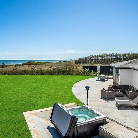 Beach Front In With Kitchen * 腓特烈港