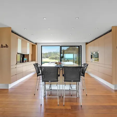 度假居 Beach Front In With Kitchen *