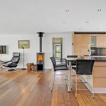 Beach Front In With Kitchen