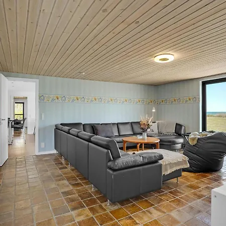 Beach Front In With Kitchen 度假居 *