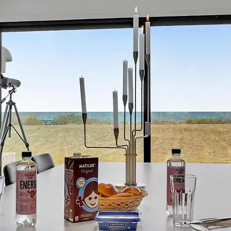 Beach Front In With Kitchen * 腓特烈港