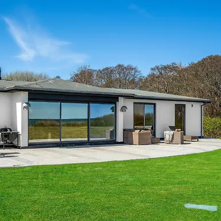 Beach Front In With Kitchen